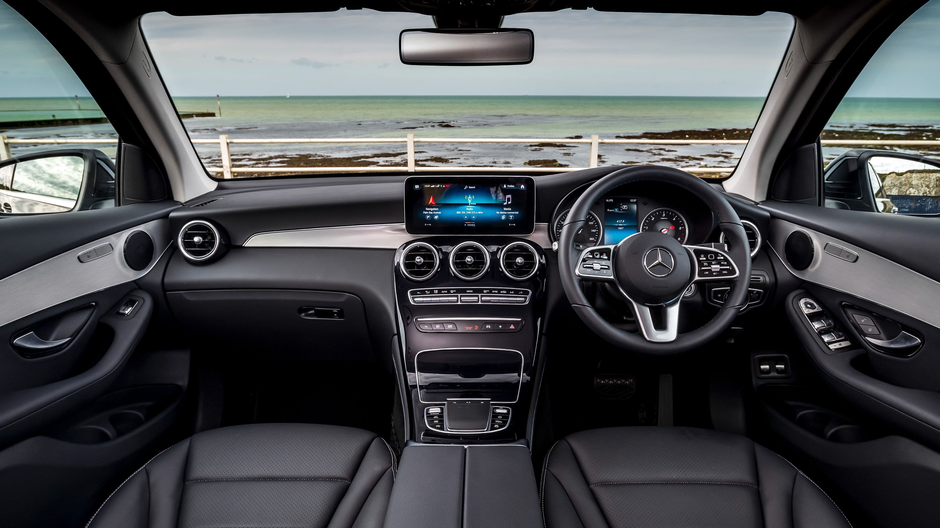 Interior & Features