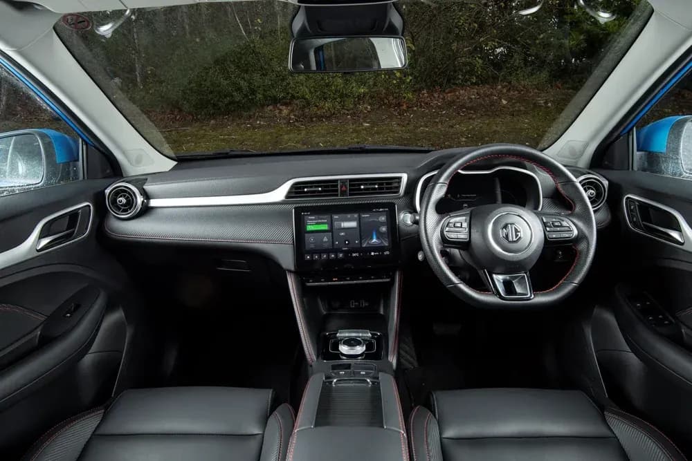 Interior & Features